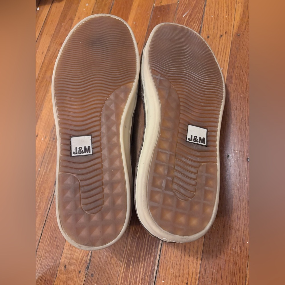 Johnston & Murphy McGuffey tan leather skull and crossbones loafers, size 12 - Picture 2 of 4